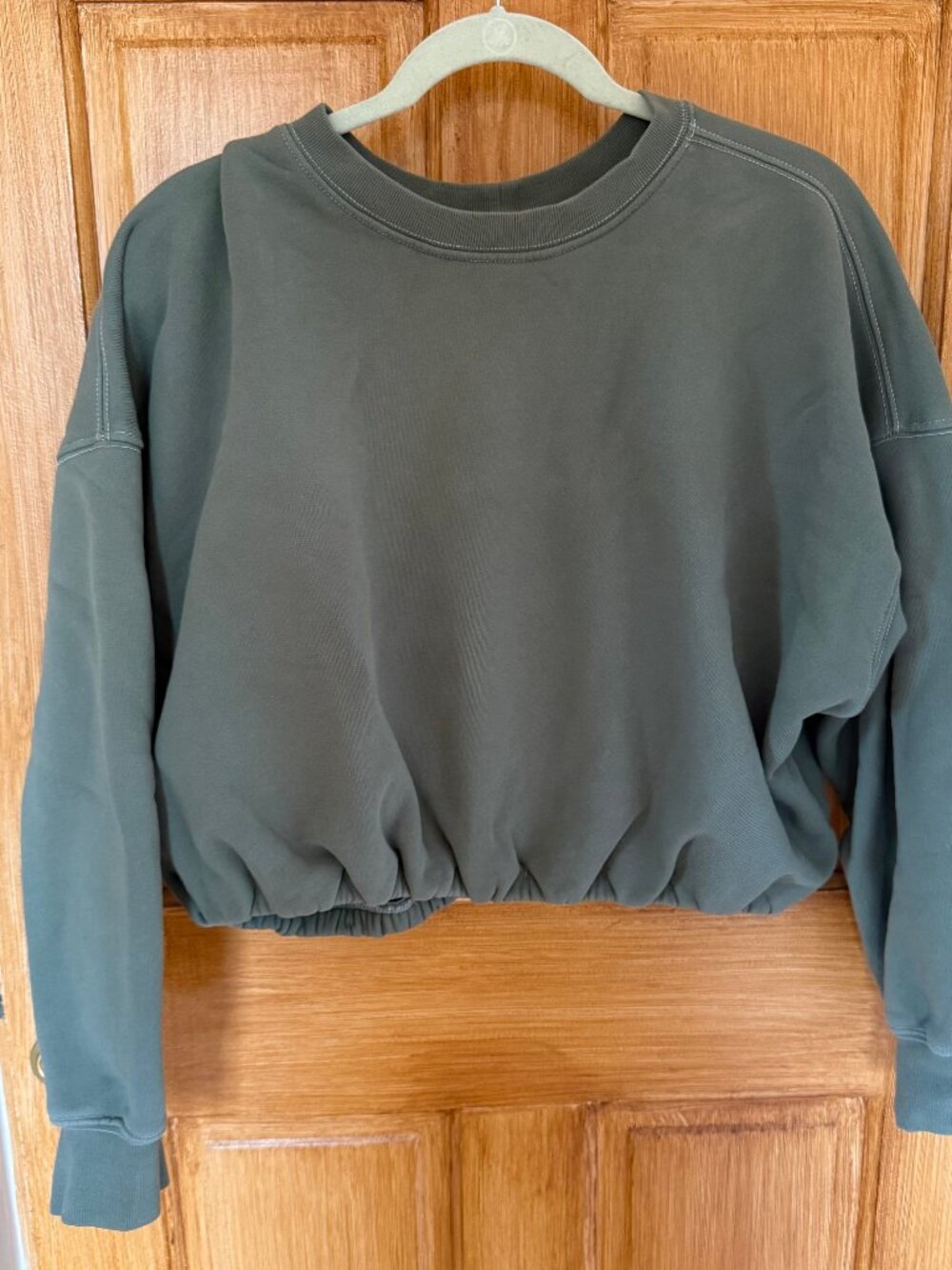 Velvet by Graham & Spencer, Bobbi Sweatshirt, Sage Green, Med, Great Condition